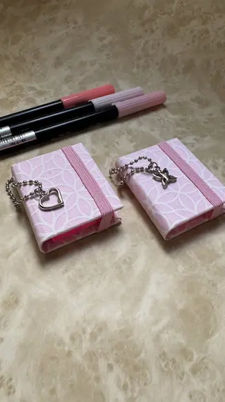 Kit com 2 Post It Chaveiro com Pingente