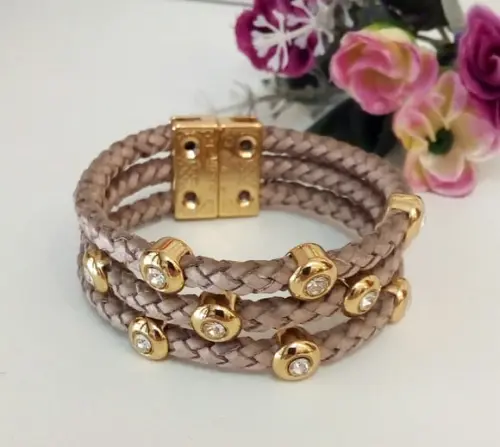 Pulseira Em Couro Nude C/ Pontos De Luz
