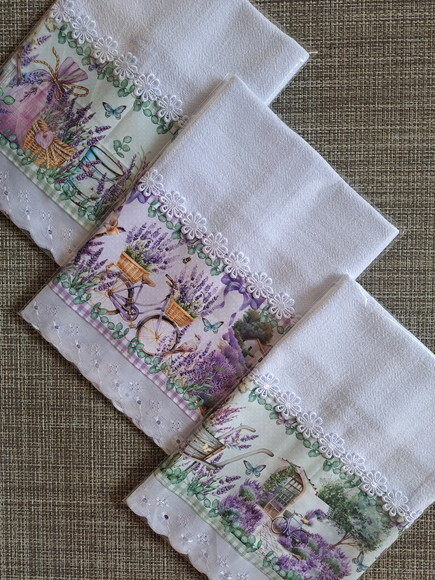 Kit 3 Panos de Prato Barrado Lavanda com Renda Guiper.