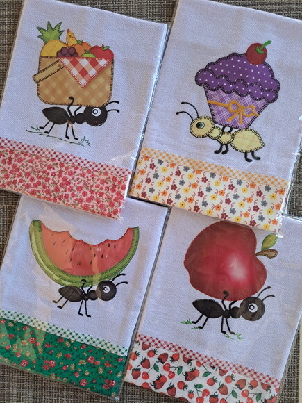 Kit 8 Panos de Prato Patchwork com Viés de Algodão.