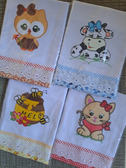 Kit 7 Panos de Prato Patchwork Sortidos com Bordado Inglês