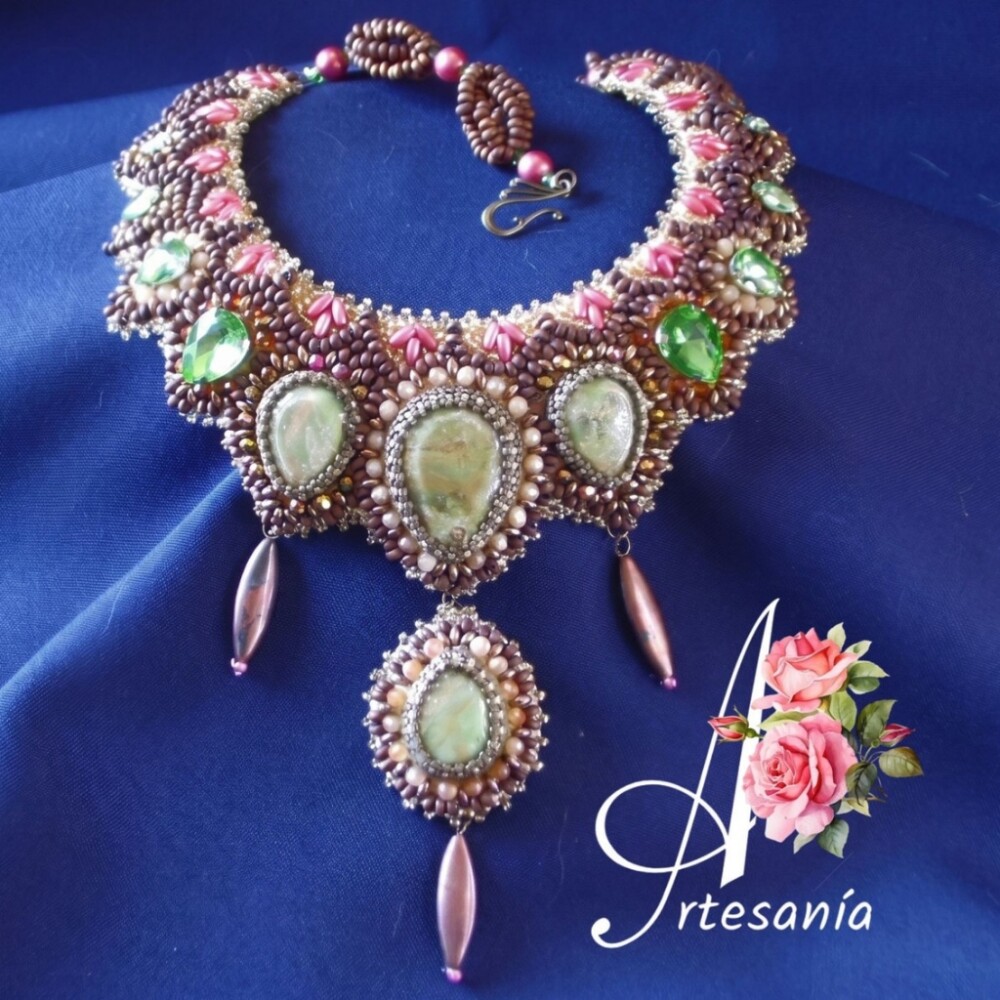 Moda 2026 Feminina Maxi Colar Esmeralda de Bordado com Miçangas