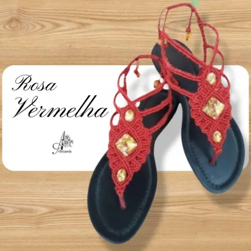 Sandália Rasteirinha Rosa Vermelha de Macramê