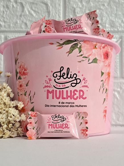 Balde com 100 Balas Dia das Mulheres Rosas