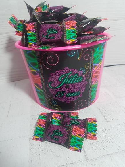 Balde com 100 Balas Festa Neon