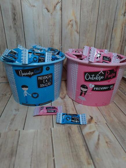 2 Baldes com 100 Balas Cada Outubro Rosa/novembro Azul