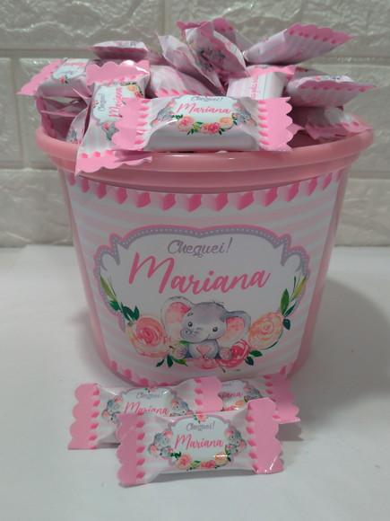 1 balde com 100 Balas Elefantinho rosa e cinza