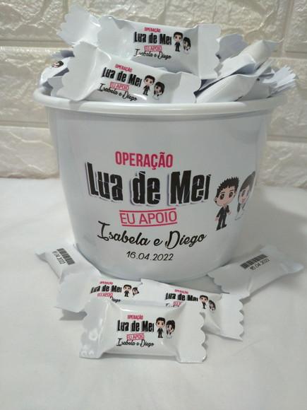 Balde com 100 balas operação Lua de mel