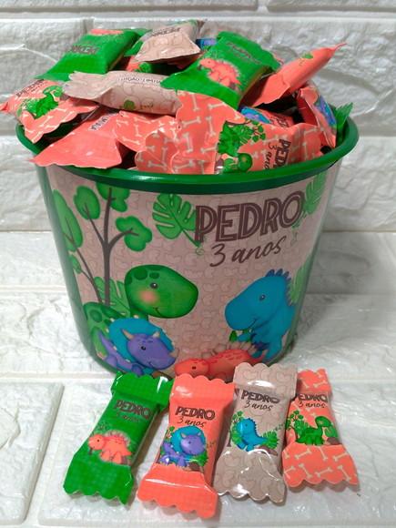 Balde com 100 balas dino baby