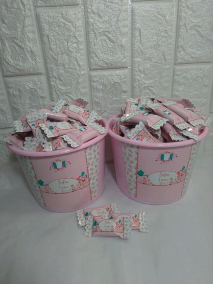 2 Baldes com balas jardim encantado