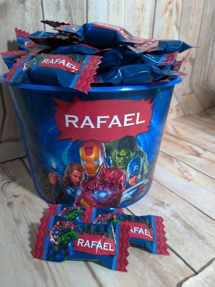Balde com 100 balas vingadores