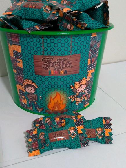 Balde com 100 balas festa junina