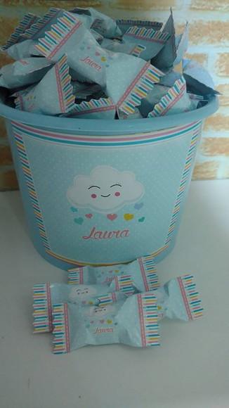 Kit 1 Balde com 100 balas Chuva de amor