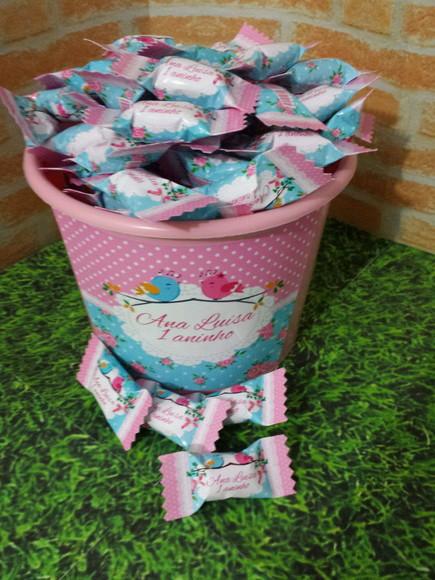 Balde com balas jardim encantado