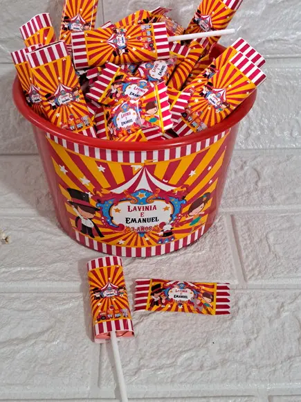 100 Balas e 50 Pirulitos Mastigáveis Circo
