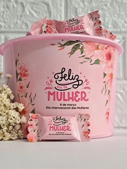 Balde com 100 Balas Dia das Mulheres Rosas
