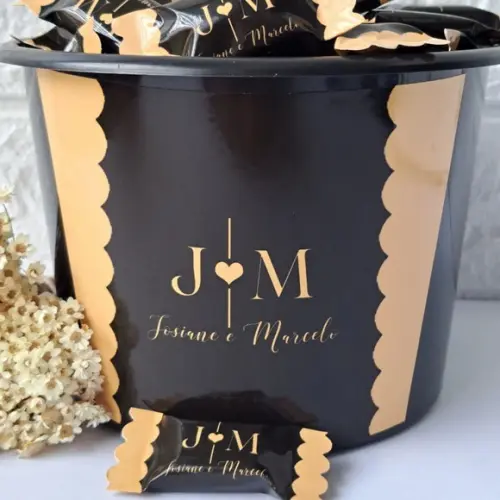 Balde com 100 Balas Casamento Preto e Dourado