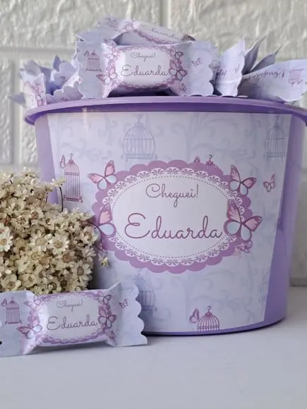 Balde com 100 Balas Borboleta S e Gaiolas Lilas