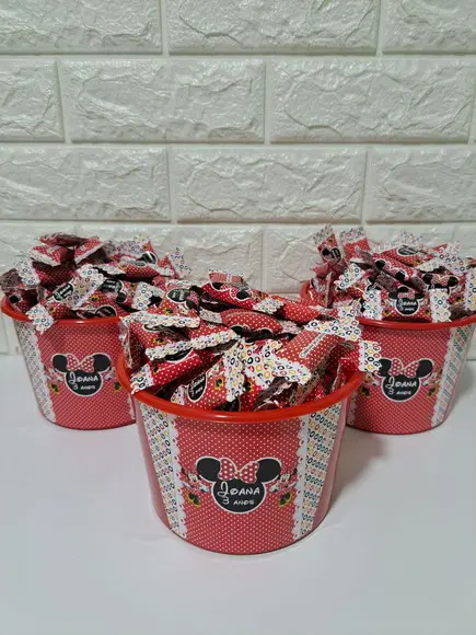 3 Baldes com Balas Minnie