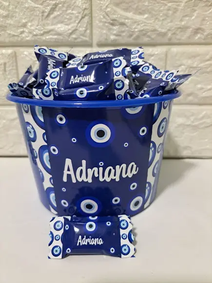 1 Balde com 100 Balas Personalizadas Olho Grego
