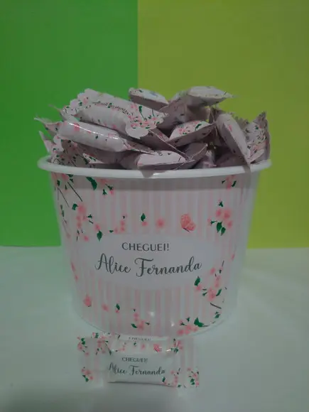 1 Balde com 100 Bala Flor Cerejeira