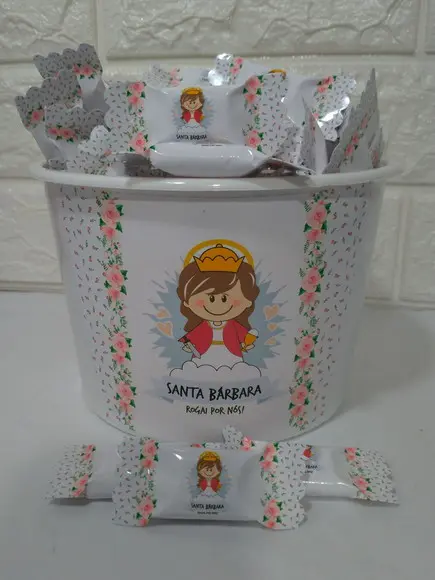 1 Balde com 100 Balas Santa Bárbara