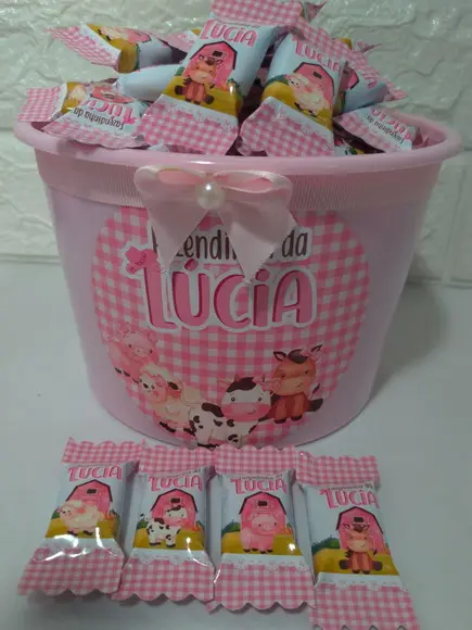 1 Balde com 100 Balas Fazendinha Rosa