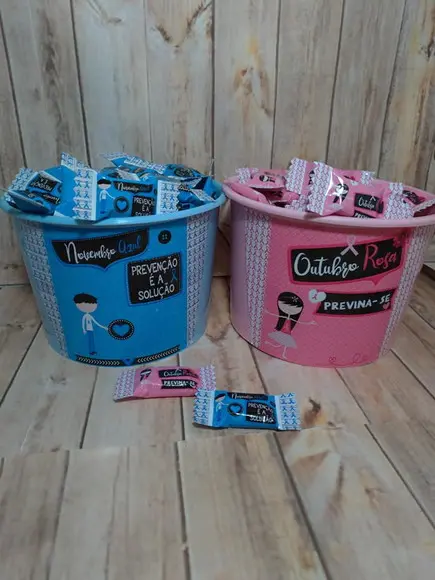 2 Baldes com 100 Balas Cada Outubro Rosa/novembro Azul