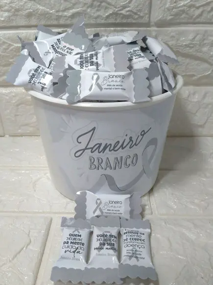 1 balde e 100 balas Janeiro Branco
