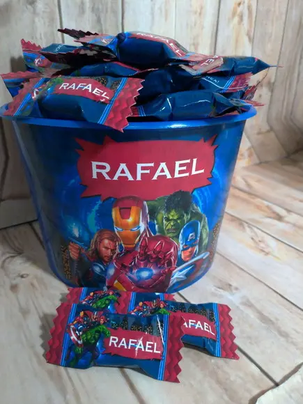 Balde com 100 balas vingadores