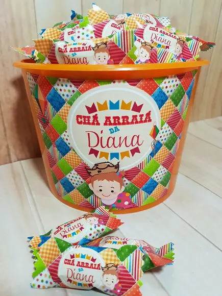 Balde com 100 Caramelos Personalizados Arraiá