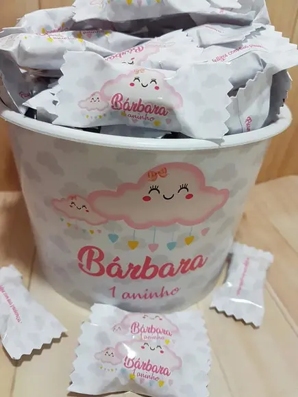 Balde com 100 balas Chuva de amor