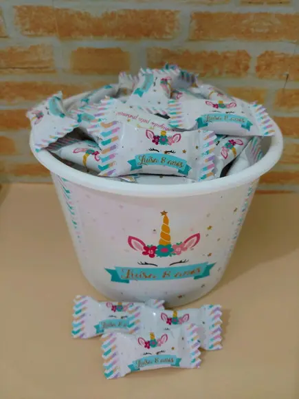 150 Balas com 1 Balde Unicórnio