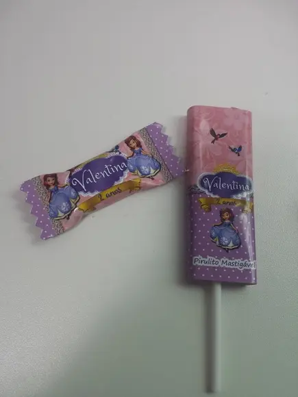 100 Balas e 50 Pirulitos Mastigáveis