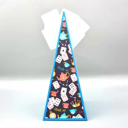 Caixa Cone - Alice no País das Maravilhas Realista