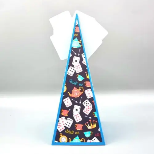 Caixa Cone - Alice no País das Maravilhas Realista