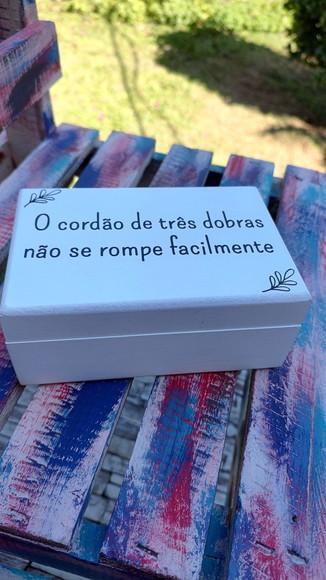 Porta Alianças mdf Branco o Cordão de Três Dobras