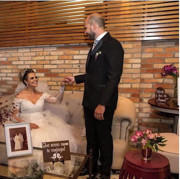 Plaquinha para Casamento Que Nosso Amor Te Contagie em mdf