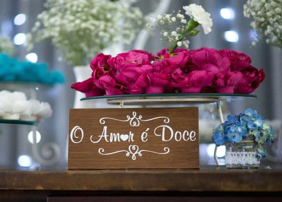 Plaquinha para Casamento o Amor É Doce Rústica