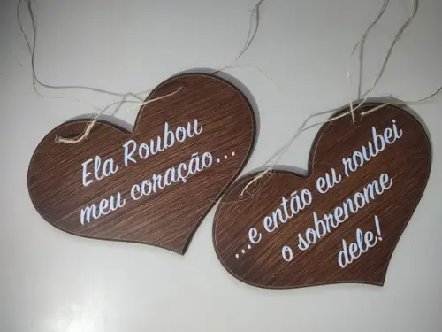 Placa para Cadeira dos Noivos Ela Roubou Meu Coração