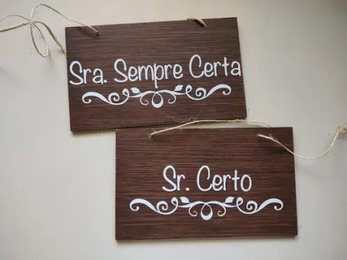 Placa para Cadeira dos Noivos Sra. Sempre Certa / Sr. Certo