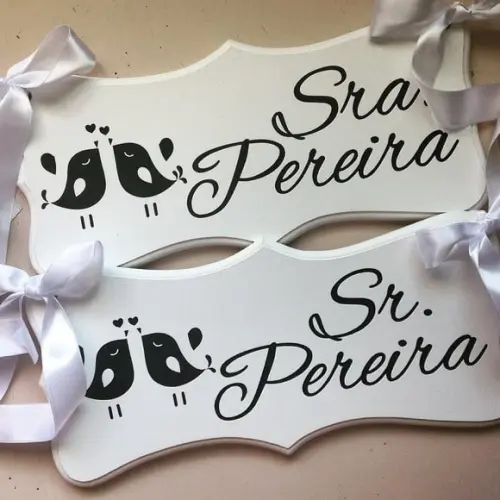 Placa para Cadeira dos Noivos Sra. e Sr. Ret. Branca
