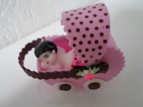 Carrinho de poá com bebê de sabonete