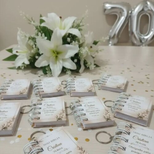 Chaveiro Mini Bíblia Para Aniversario de 70 anos