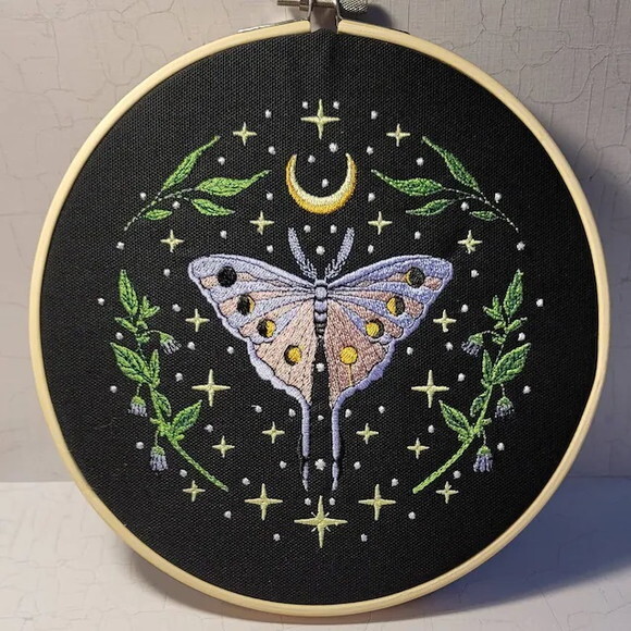 Matriz Bordado Borboleta em Lua