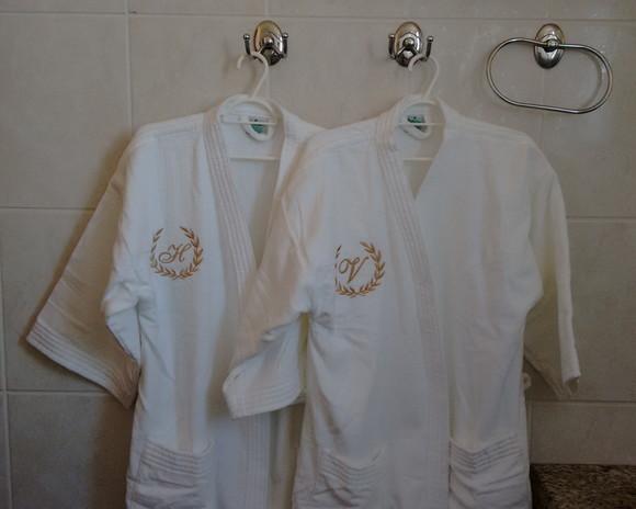 02 Roupões Bordados Presente de Casamento (tam P, M ou G)