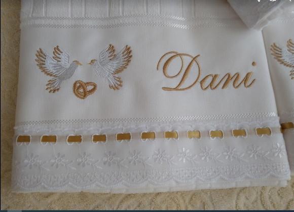 Bodas -presente Personalizado -acabamento c/ Bordado Inglês