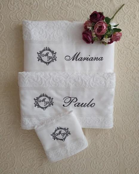 Bodas de Estanho - Toalhas Banhão Karsten com Renda Guipir