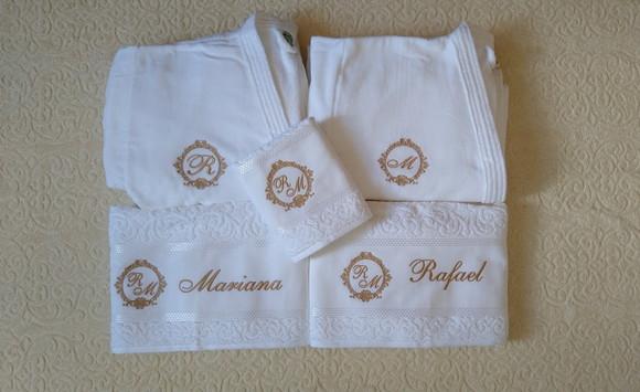 Kit Luxo 05 Peças Toalhas Banhão e Roupões Tam P, m ou G
