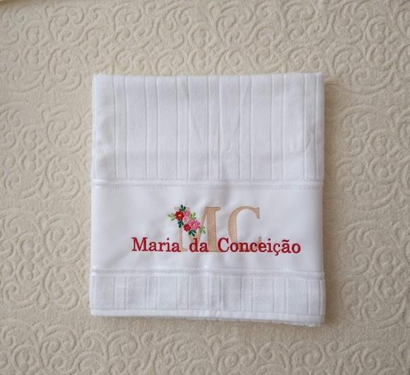 Presente de Aniversário - Toalha Bordada